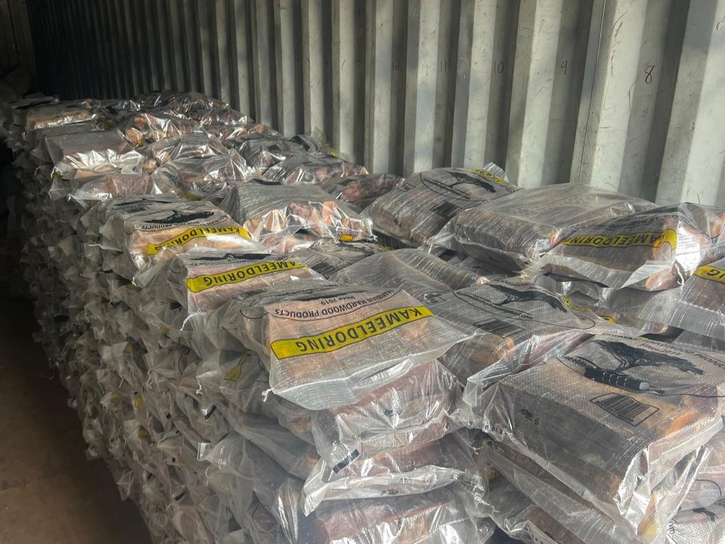 Kameeldoring firewood packed in export pallet boxes